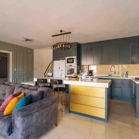 Villa Oezel Havuzlu Ve Deniz Manzarali 5 Odali *