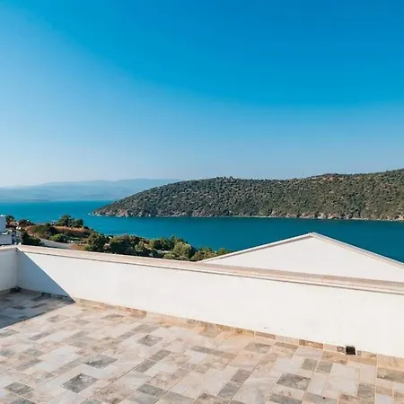 Oezel Havuzlu Ve Deniz Manzarali 5 Odali Milas