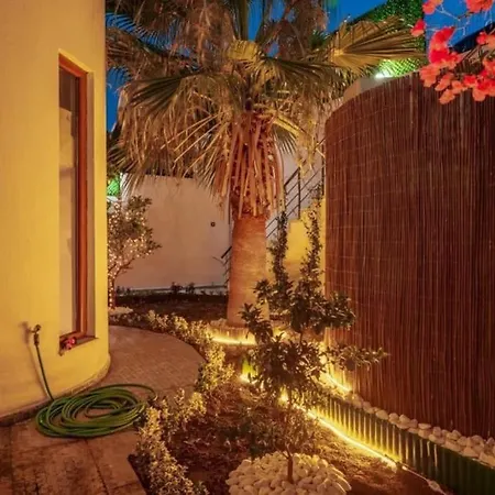 Oezel Havuzlu Ve Deniz Manzarali 5 Odali Villa Milas