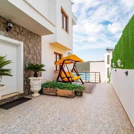 Villa Oezel Havuzlu Ve Deniz Manzarali 5 Odali