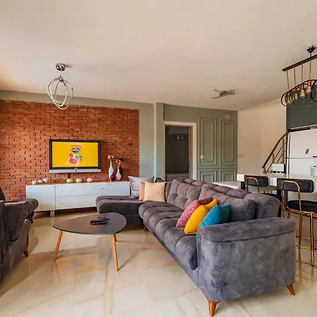 Villa Oezel Havuzlu Ve Deniz Manzarali 5 Odali Milas