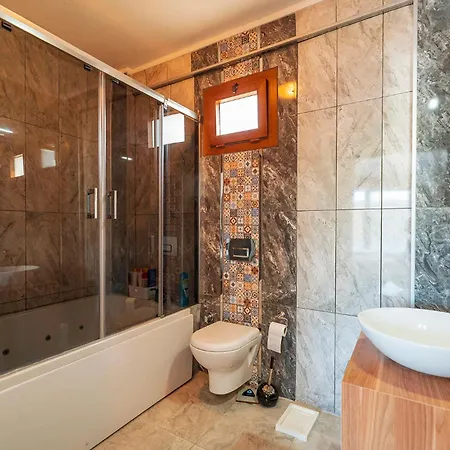 Villa Oezel Havuzlu Ve Deniz Manzarali 5 Odali